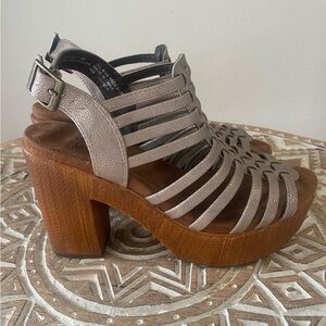 Metallic platform sandal